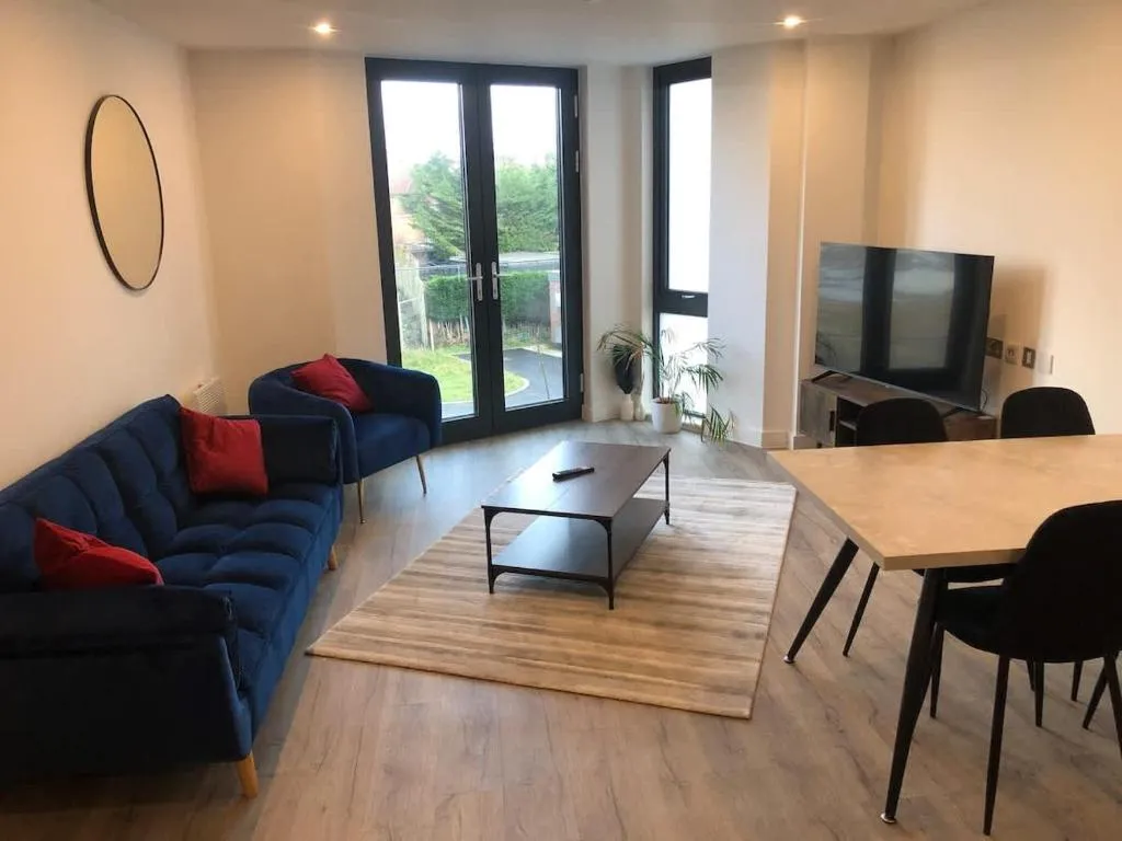 Modern Central York Apartment - Free Parking & Gym