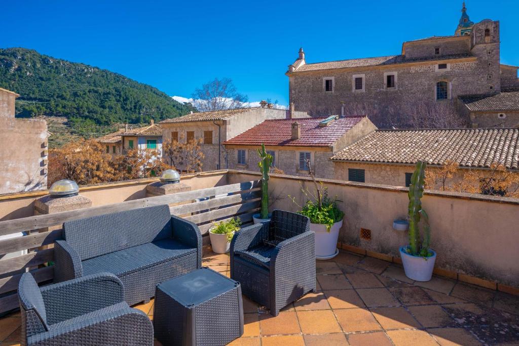 a balcony with chairs and a view of a city at Residencial Suites Valldemossa - Turismo de Interior in Valldemossa