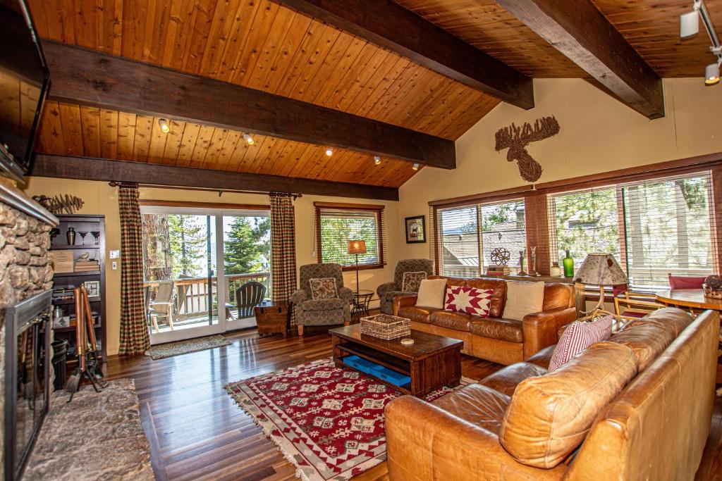a living room with leather furniture and a fireplace at Coates By Hauserman Rentals in Tahoe City