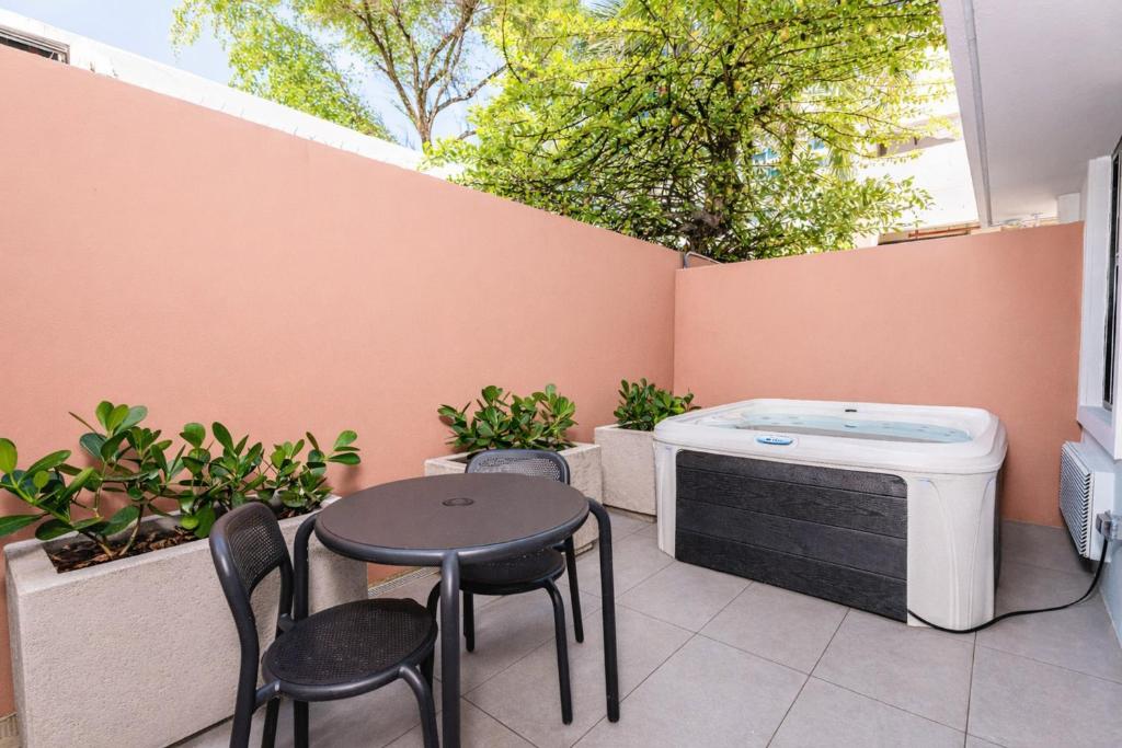 HiBird- Apartment and Suites Hotel - 