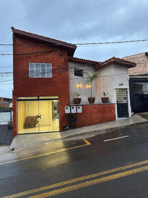 a brick building with a large window on a street at Pousada Minas Gerais in Araxá