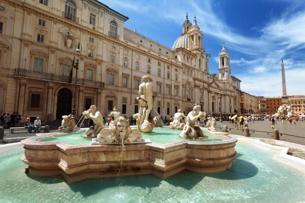 Navona Square