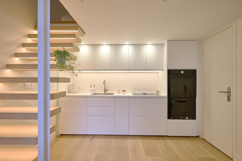 Charming brand new studio with Mezzanine - Odeon