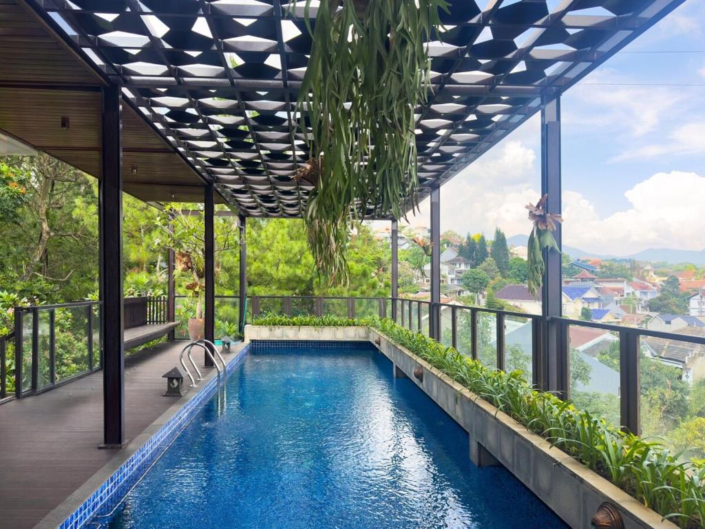 a swimming pool in a house with a view at Depari Dago Villa in Bandung