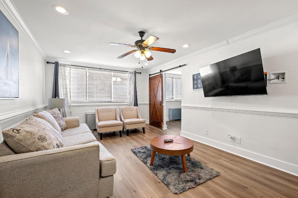 a living room with a couch and a flat screen tv at Atlanta North Urban Chic 2BR- 7th Floor in Atlanta