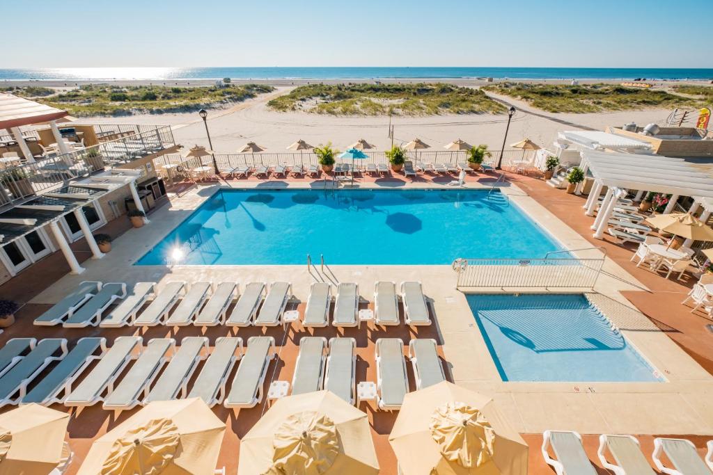 Reges Oceanfront Resort - Housity