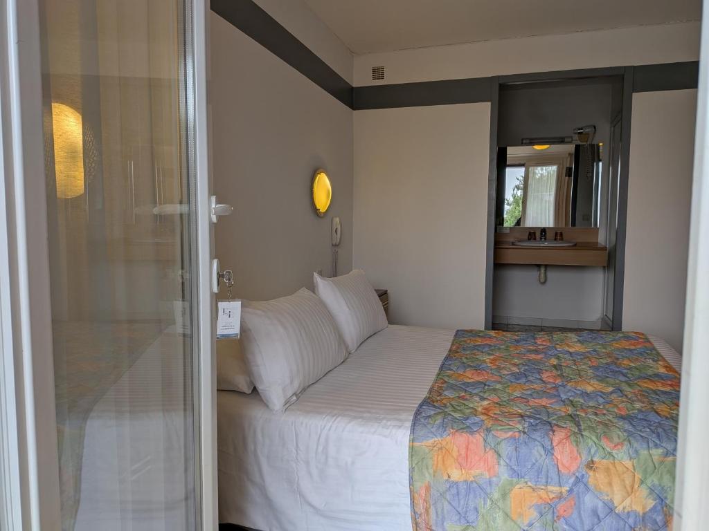 Logis Hotel Eden Lac - ダブルルーム プールビュー