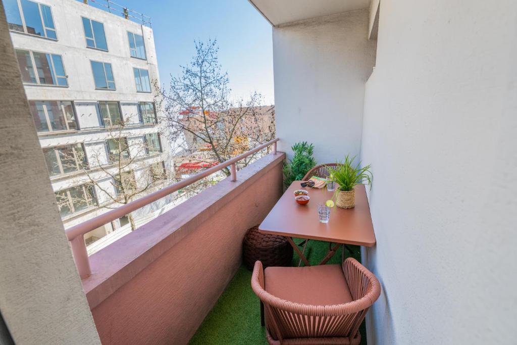 Studio balcon, proche gare, aéroport et frontière – photo 5