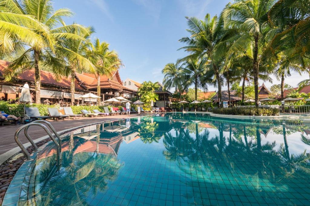 Bazén v ubytování Khaolak Bhandari Resort & Spa nebo v jeho okolí