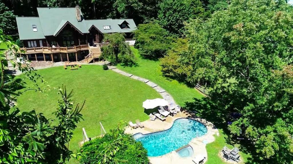 an aerial view of a house with a swimming pool at Vinewood Estate & Adventures in Purcellville