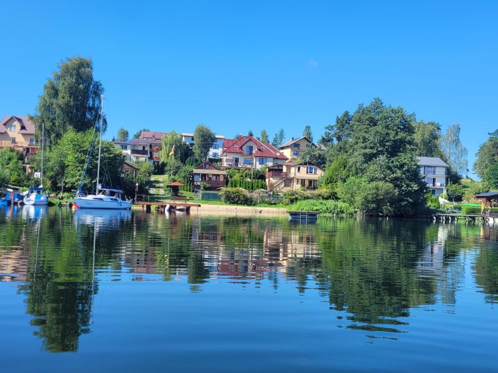 a view of a lake with houses and boats at Kwatery U Marka in Gowidlino