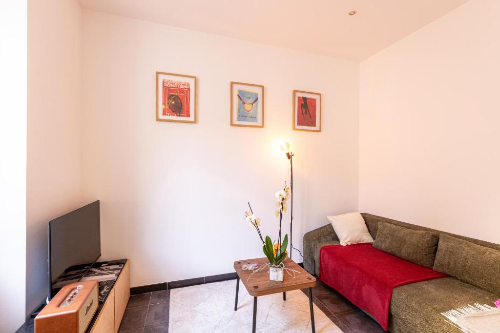 2 quiet & bright rooms near the Croisette
