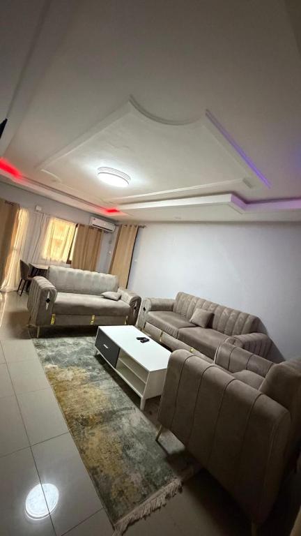 2 chambres salon entièrement climatisé à LAMBANYI - CONAKRY