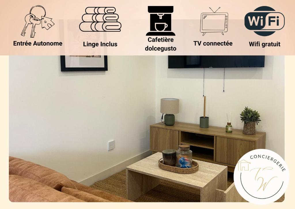 a living room with a couch and a table at Charmant appartement moderne A in La Roche-sur-Yon
