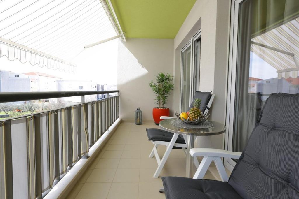 Apartments with parking space Podstrana, Split - 25292