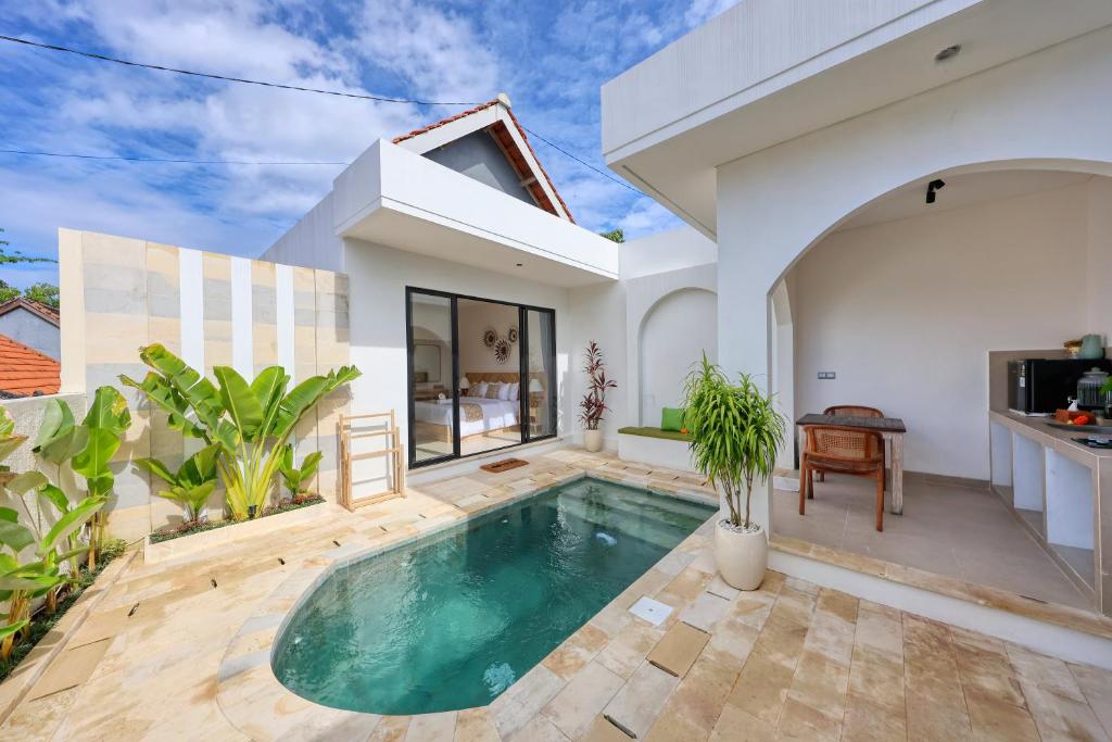 a villa with a swimming pool and a house at Asaka Private Villa in Nusa Penida
