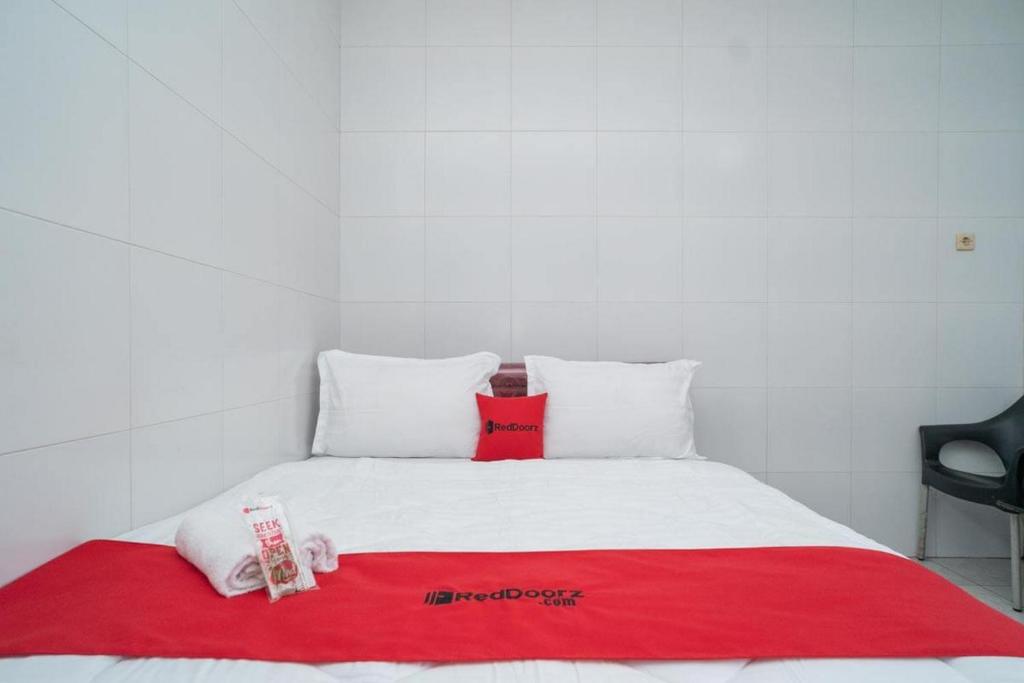 RedDoorz Plus near Cito Mall Surabaya - Housity