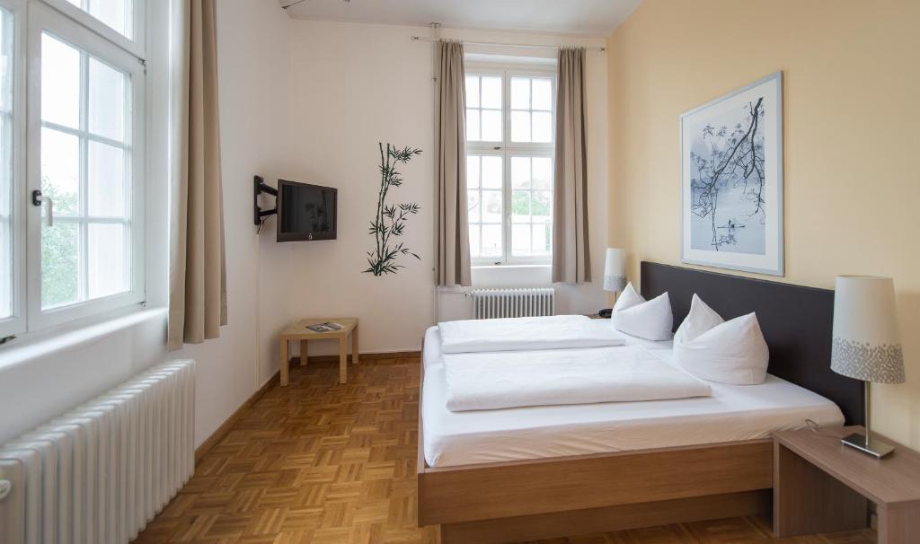 Postel nebo postele na pokoji v ubytování Apartment Hotel Konstanz