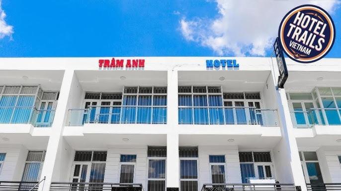 a white building with a sign in front of it at Hotel Trâm Anh 1 in Nhơn Trạch