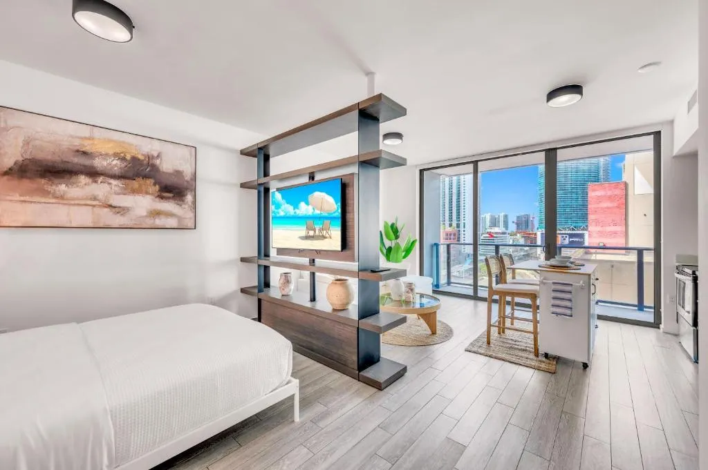 Casa Luna - Luxury High-Rise Condo - Downtown Miami - Pool & Gym - Skyline Views
