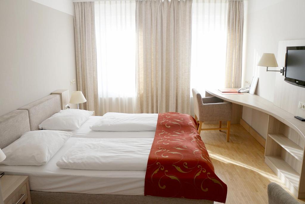 Postel nebo postele na pokoji v ubytování Europahaus Wien