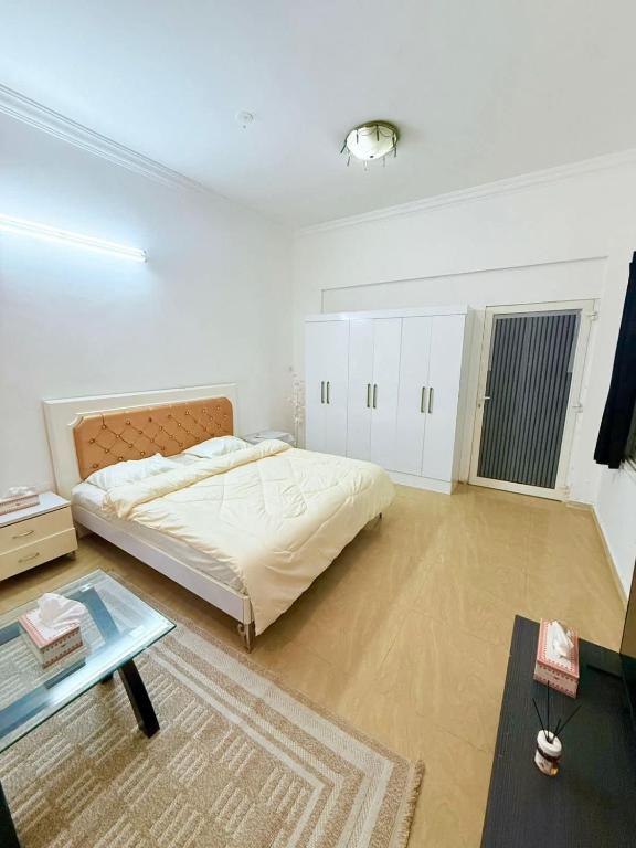 Staylow Studio Apartments