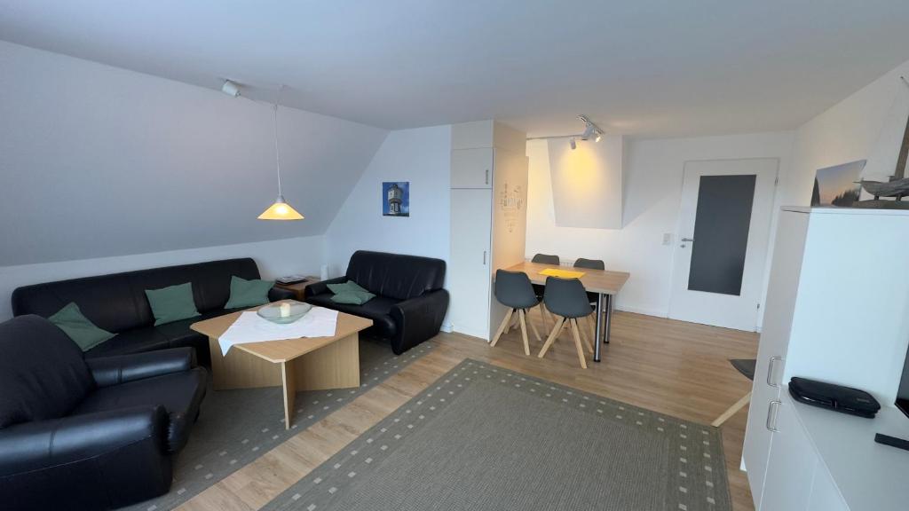 a living room with a couch and a table at Ferienwohnung Uns Huus in Langeoog