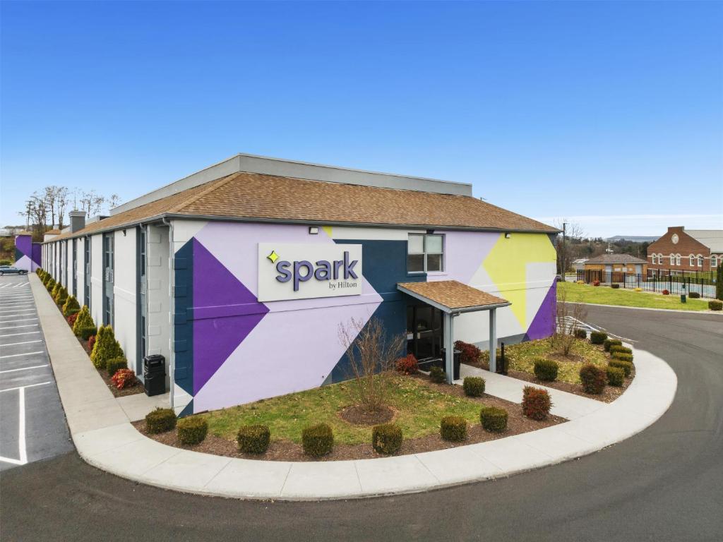 Spark by Hilton Abingdon I-81 near Fairgrounds photo