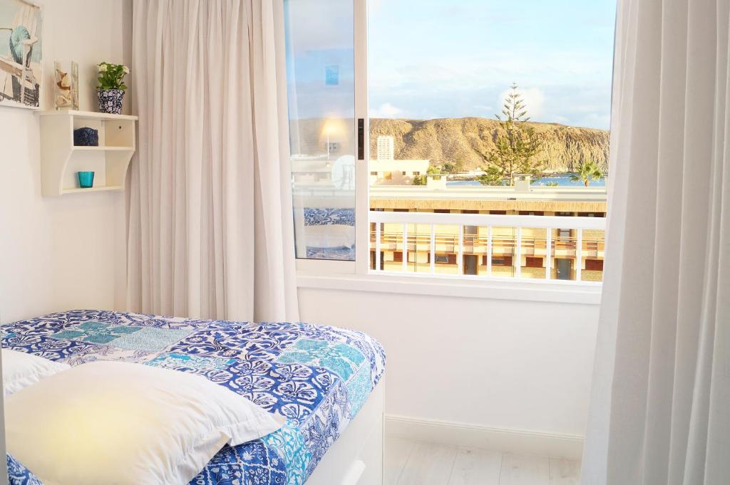 Comfortable 2 BR Terrace Apartment Beach & Center 4 Guests