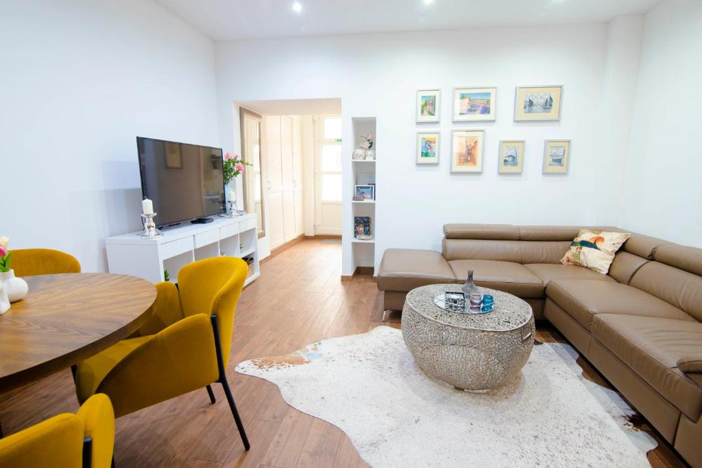 Old town studio apartment Manono