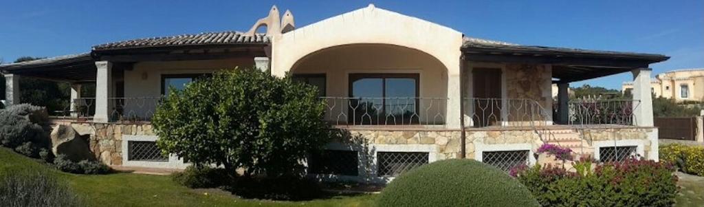 a large house with a balcony on top of it at Villa Lilly 2 in Punta Molara