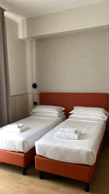Hotel Pyramid - 