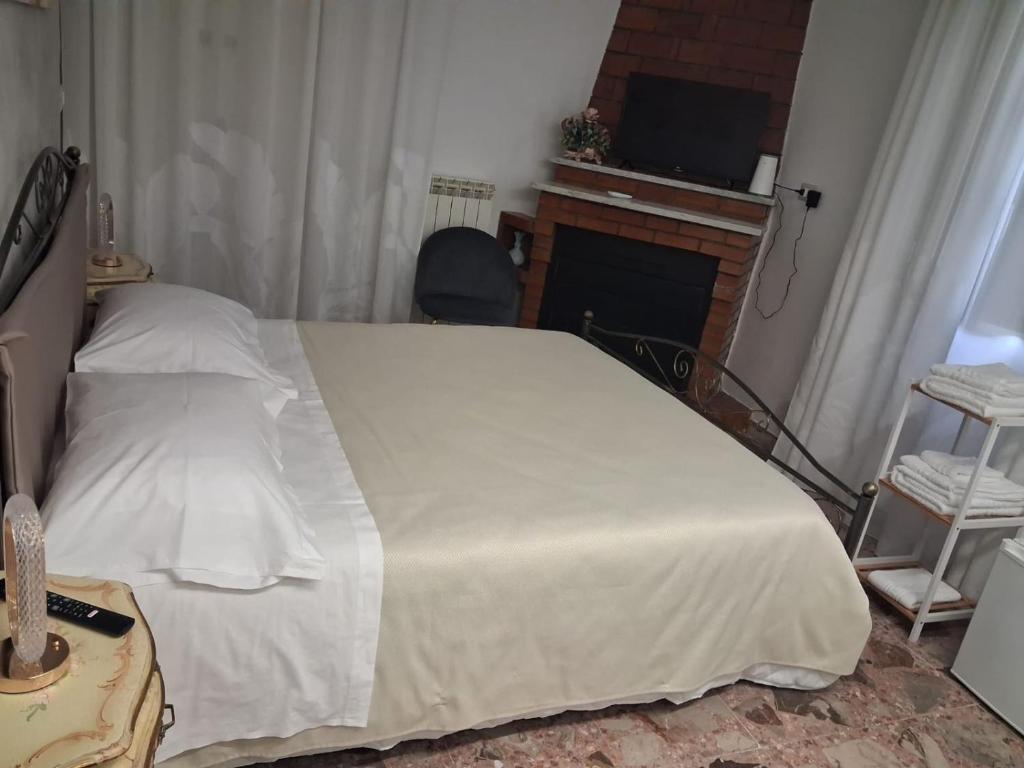 Dimora Valicenti - Chambre Triple Basique Avec Salle De Bains Commune