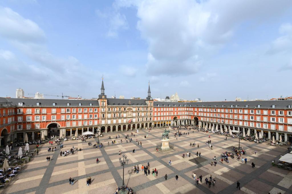TOL241 - Espectacular Piso de 2 dormitorios en la Plaza Mayor, en el centro de Madrid