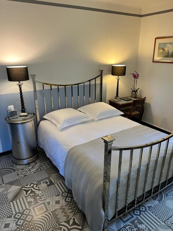 a bedroom with a large bed and two lamps at Chez Montiz in Montazels
