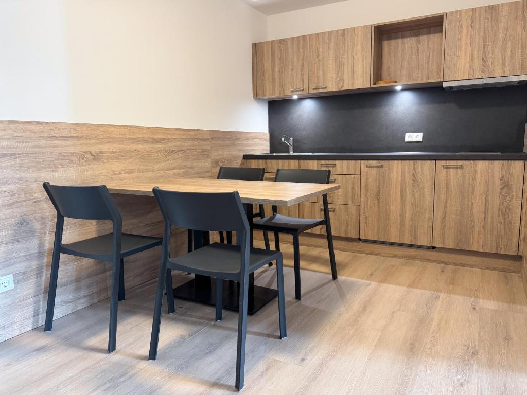 A2 Hotel Memmingen - SELF-CHECK-IN - Double Room With Shared Bathroom