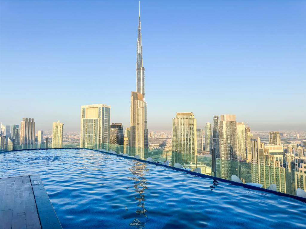 فضای داخلی Paramount Midtown Luxury 2-Bedroom with Burj Khalifa View & Infinity Pool, Near Dubai Mall در دبی - تصویر ۳