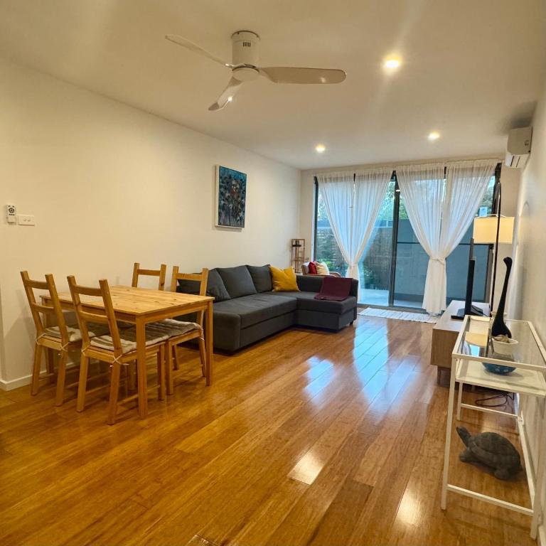 a living room with a table and a couch at Casa de Burgh in Turner