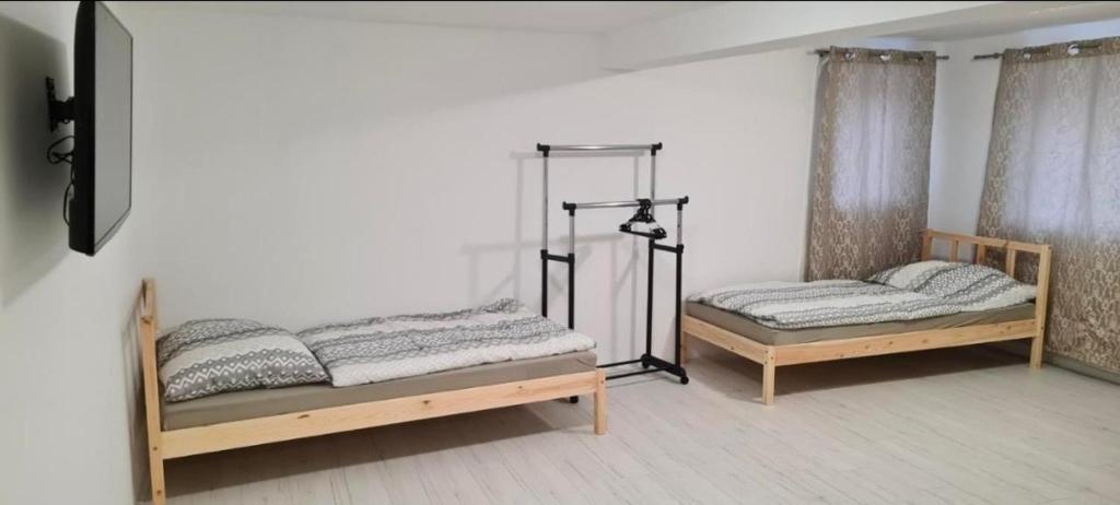 two beds sitting in a room withermottermottermott at SG Apartment in Freistadt