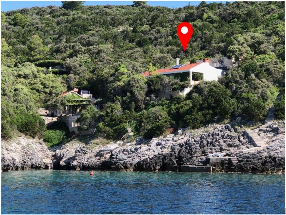 a red heart balloon flying over a house on a cliff at Contessa robinson house in Korčula