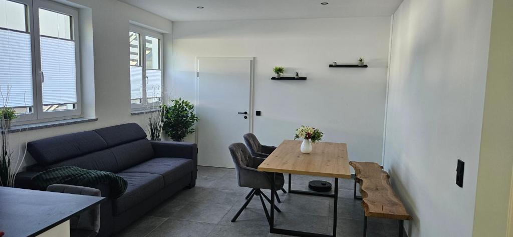 a living room with a couch and a table at Apartment nahe München A8 in Pfaffenhofen an der Glonn
