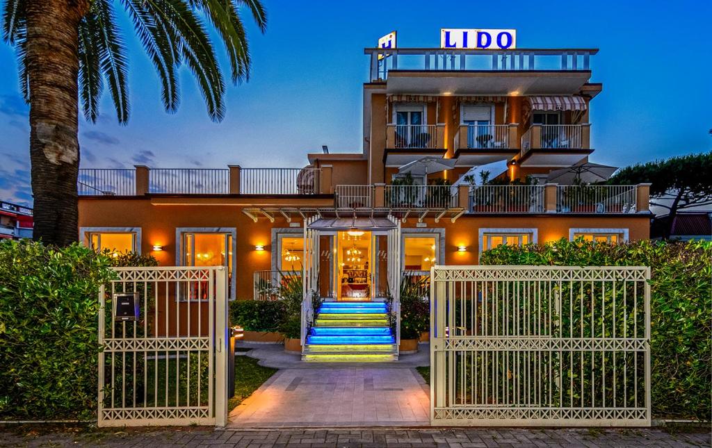 a house with a gate and a building at Hotel Lido in Marina di Massa