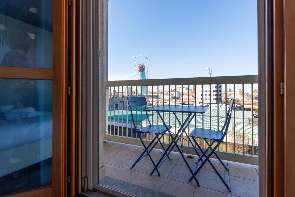 I-Host Spacious 2BR with 2 Baths & Balcony