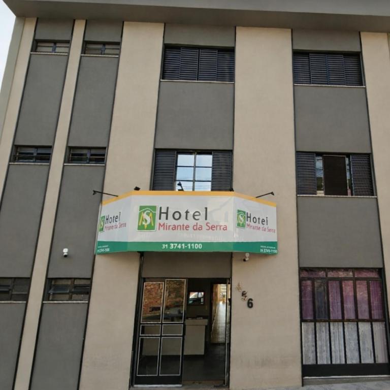 a hotel sign on the front of a building at Hotel Mirante da Serra in Ouro Branco