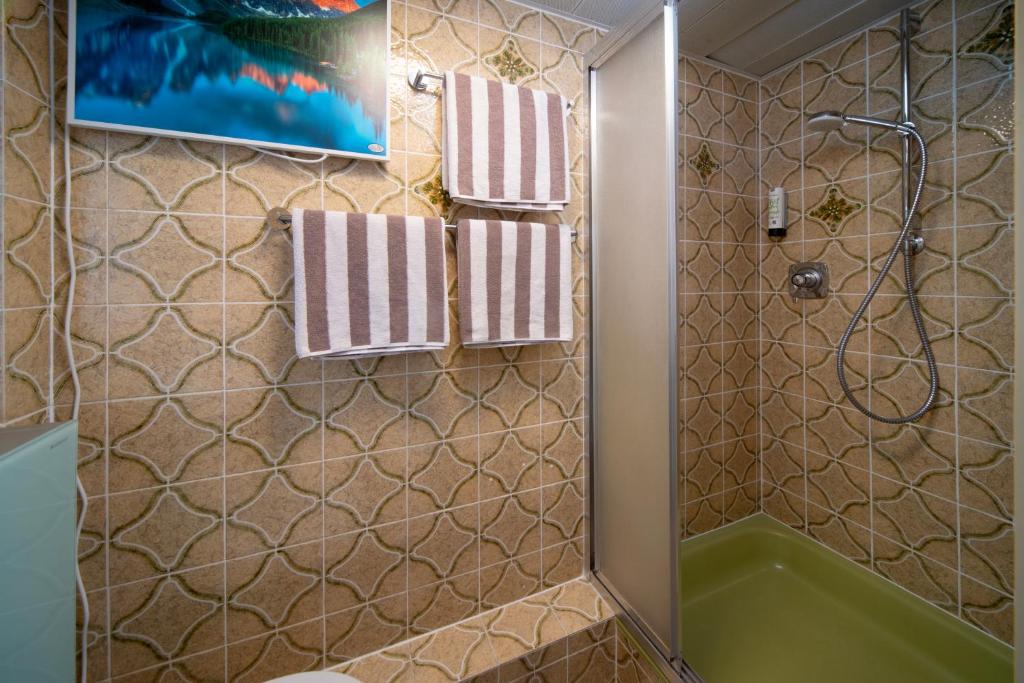 Haus am Bach - Triple Room With Bathroom