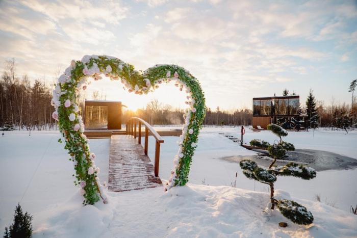 a heart arch in the snow in front of a building at Luxury Resort Ehametsa in Vaibla