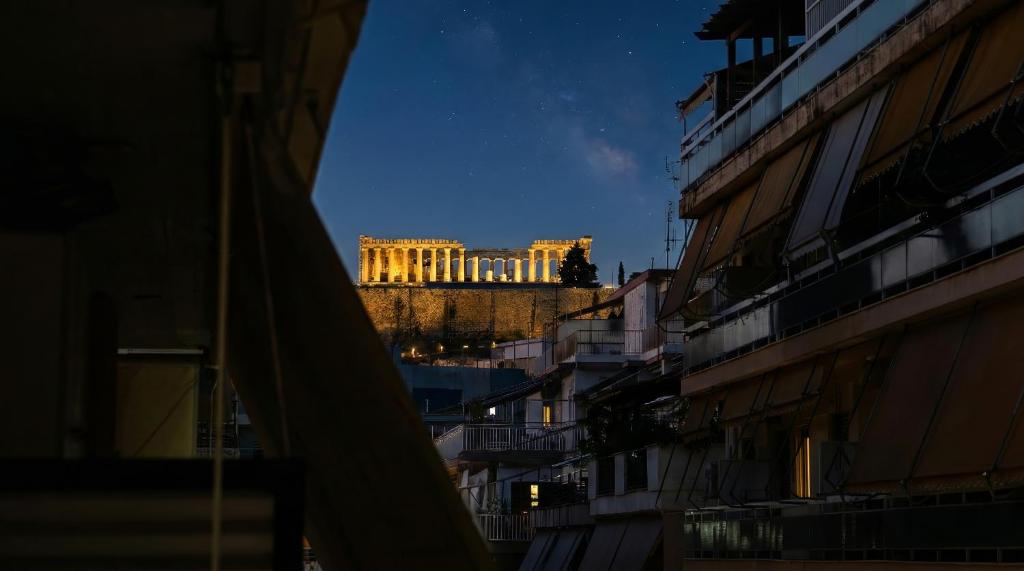 Neos - Acropolis View