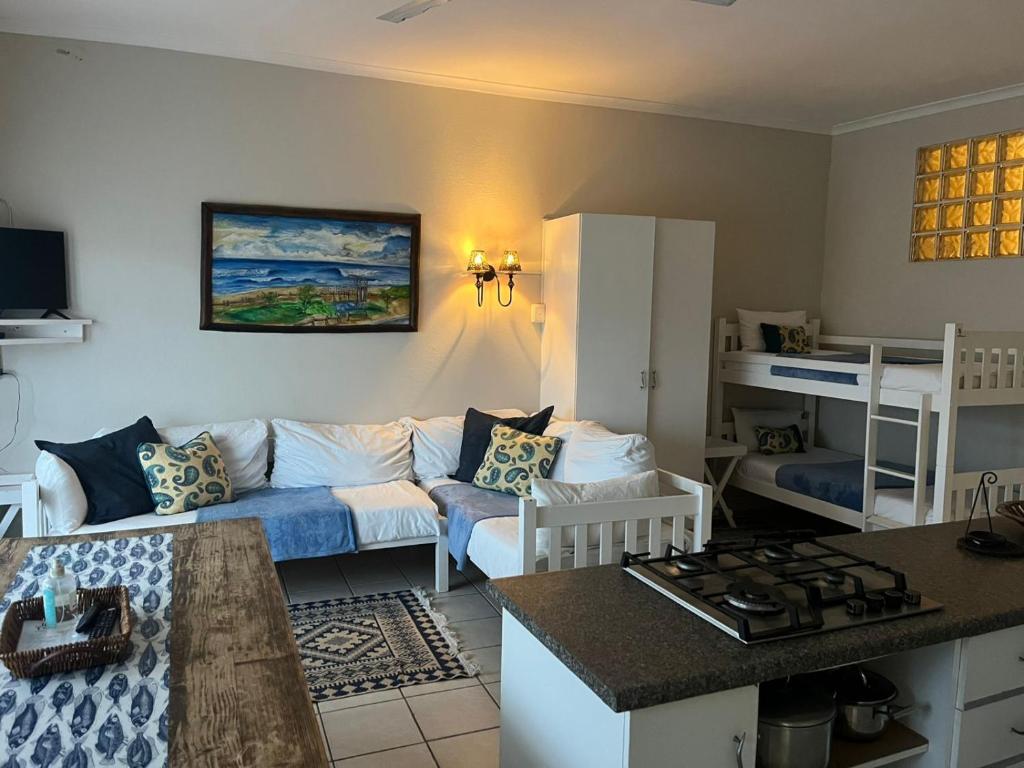 Ansteys Beach Self Catering Apartments - 