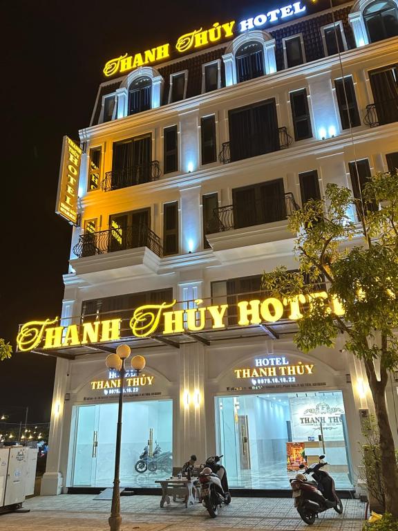a hotel with motorcycles parked outside of it at night at THANH THỦY HoTel in Hà Tiên