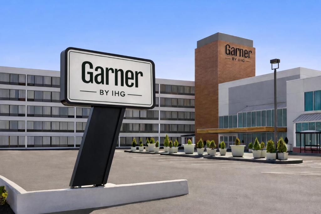 Wyndham Garden Totowa - Housity